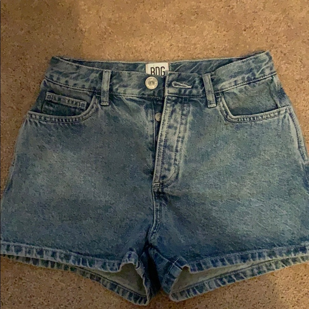 urban outfitters high waisted jean shorts size 25
